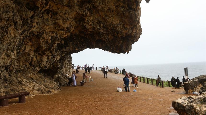 Umman'ın Zufar kenti mağara turizmiyle ilgi çekiyor! Turistlerin ilgi odağı oldu