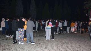 Öğrenci yurdunda panik anları! Sesi duyan kendini dışarı attı