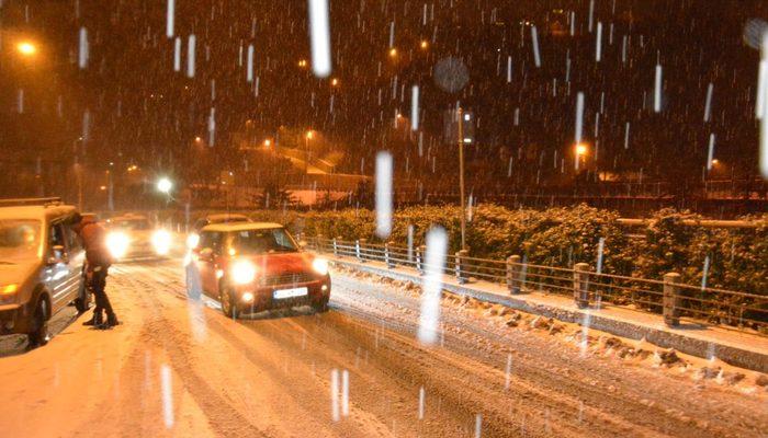 Meteoroloji uyarmıştı! İstanbul'da kar yağışı
