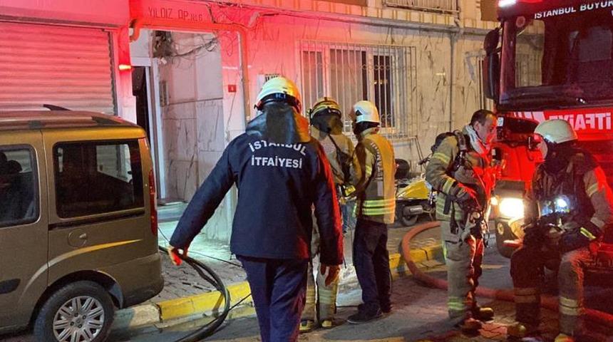 Son Dakika: Beyoğlu'nda yangın paniği! Dumanlar bir anda her yeri kapladı, 7 kişi son anda kurtarıldı