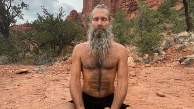 Formda kalmasının sırrını paylaştı! Su gibi her gün kendi idrarını içiyor