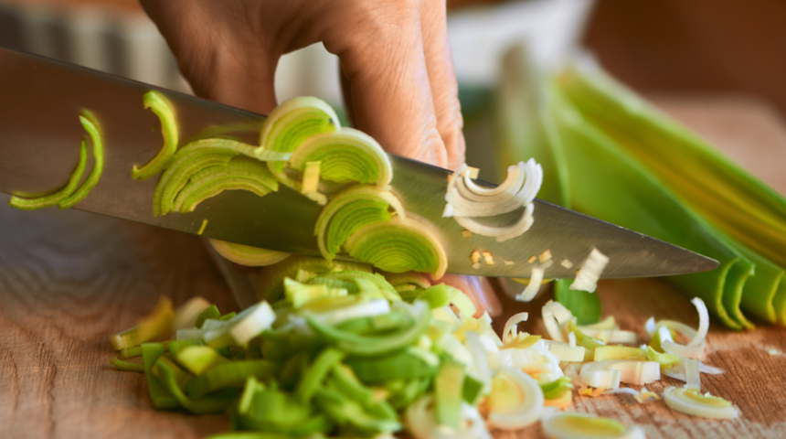 Tadı damağınızda kalacak! Sofralarınızı şenlendirecek pırasalı pilav tarifi