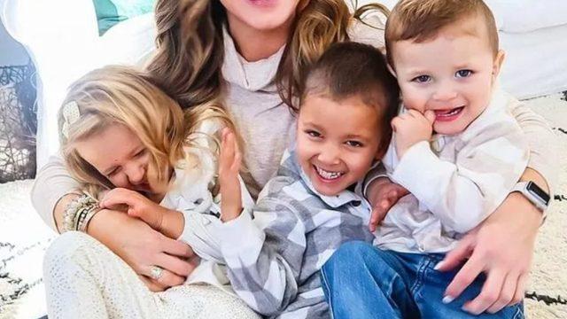 Evlat edindiği çocukların biyolojik kardeş olduğunu öğrendi! Şimdi hepsine annelik yapıyor