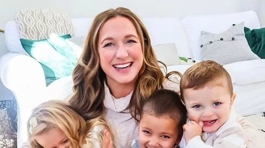 Evlat edindiği çocukların biyolojik kardeş olduğunu öğrendi! Şimdi hepsine annelik yapıyor