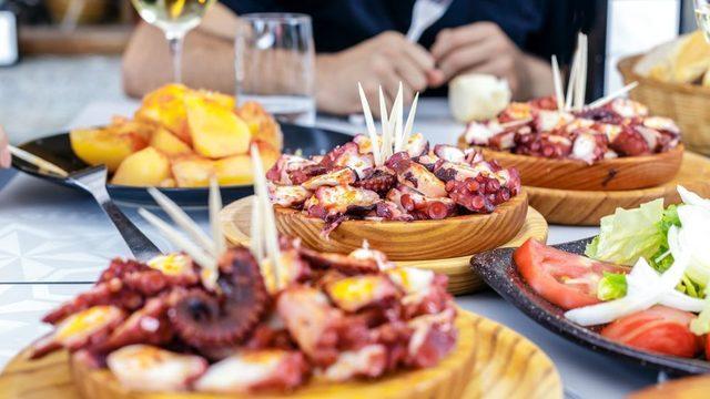 Pulpo a la Gallega geleneksel bir İspanyol yemeği