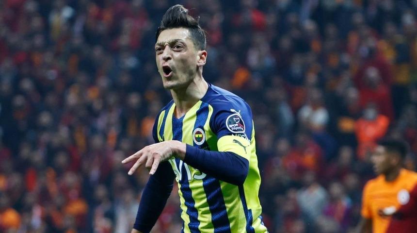 Mesut &Ouml;zil'in kariyerinde bir ilk
