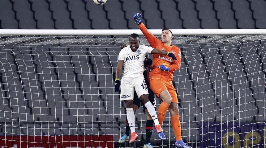 Son dakika: Fenerbahçe 9 kişi kalan Karagümrük'ü geçemedi