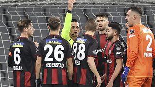 Fatih Karagümrük'e 1 dakikada 2 kırmızı kart