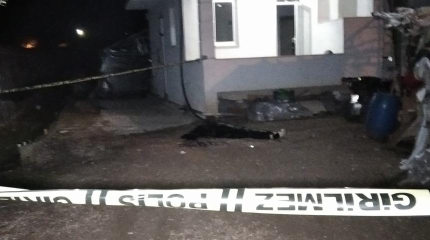 &Ouml;nce kız arkadaşını katletti ardından aracında intihar etti