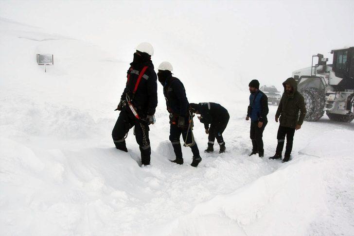 Hakkari'de VEDAŞ ve karla mücadele ekipleri tipi nedeniyle zor anlar yaşadı G3