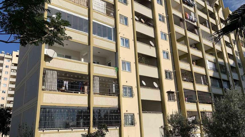 Balkondan d&uuml;şen 4 yaşındaki &ccedil;ocuktan acı haber