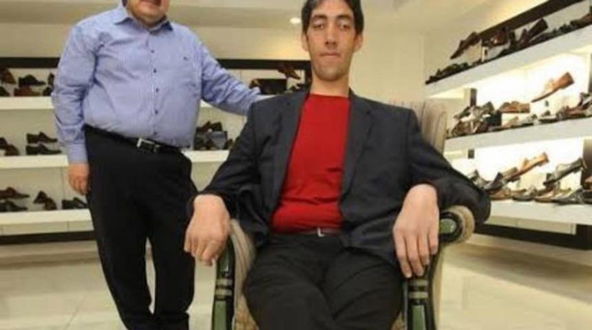 Dünyanın en uzun adamı Sultan Kösen her yerde gerçek aşkı arıyor! Tam 127 ülke gezdi... "Bir erkek bir de kız çocuk..."