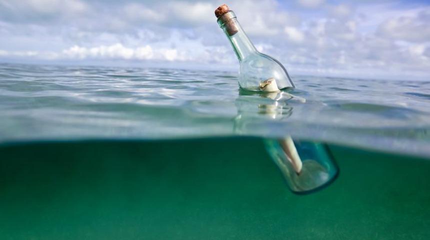 Aşkı aramak için şişeye not yazan adam, 22 yıl sonra mektubunu buldu