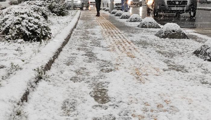 SON DAKİKA | İstanbul'a kar yağdı, beyaza büründü! İşte ilçe ilçe son durum