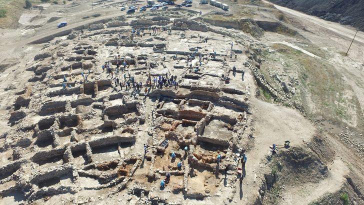 Kütahya'da höyük kazısında 4 bin 500 yıllık urgan parçalarına rastlandı G3