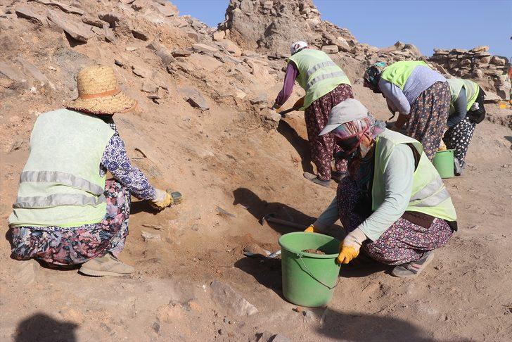 Kütahya'da höyük kazısında 4 bin 500 yıllık urgan parçalarına rastlandı G5