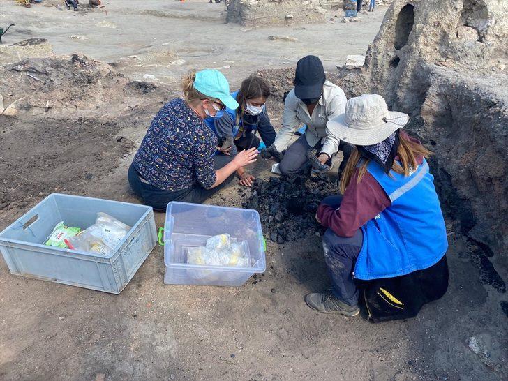 Kütahya'da höyük kazısında 4 bin 500 yıllık urgan parçalarına rastlandı G2