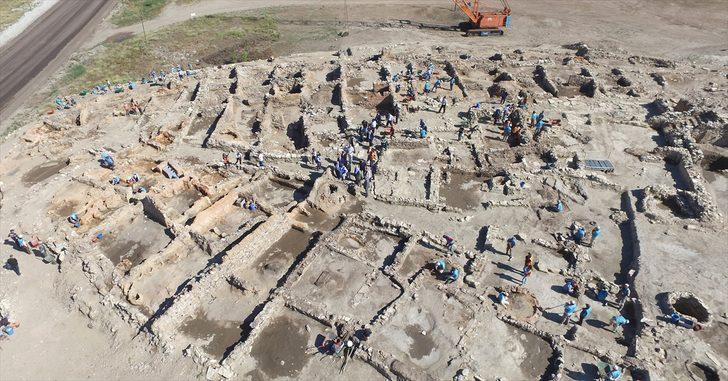 Kütahya'da höyük kazısında 4 bin 500 yıllık urgan parçalarına rastlandı G4
