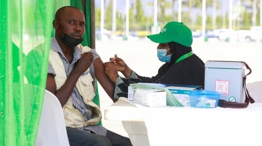 Covid: Eski İngiltere Başbakanı Brown'a göre yoksul ülkelere aşı dağıtımındaki başarısızlık 'ruhumuzda kara bir leke'