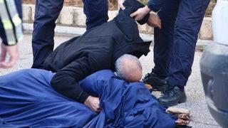 Antalya'da kahreden olay! Kamyonetin altında can verdi, yakınları kriz geçirdi