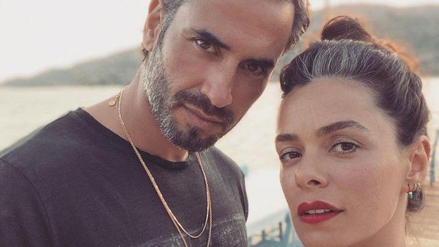 Güzel oyuncu Özge Özpirinçci Burak Yamantürk'ün yarı çıplak pozlarını paylaştı! ''İyi ki doğdun hot daddy!''