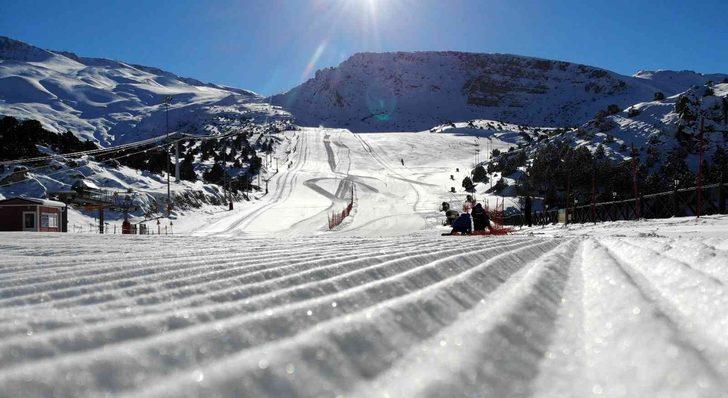 Yüzeyi buz tutan Ardıçlı Gölü'nde yeni sezon hazırlıkları başladı G1