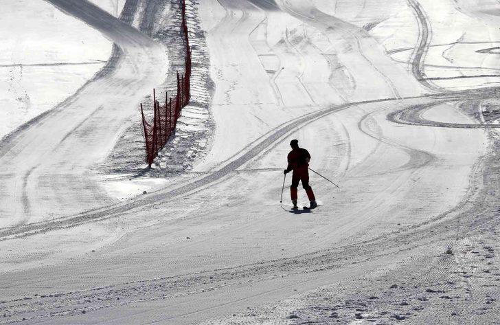 Yüzeyi buz tutan Ardıçlı Gölü'nde yeni sezon hazırlıkları başladı G5