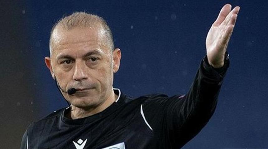 Cüneyt Çakır maça damga vurdu! Saha bir anda karıştı...