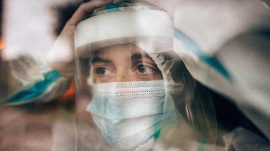 Koronavirüsün Omicron varyantıyla ilgili dikkat çeken araştırma! "Yüzde 50-70 daha az..."