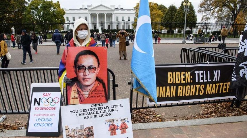 Biden, &Ccedil;in'in Sincan b&ouml;lgesinde &uuml;retilen malların ithalatını yasaklayan yasa tasarısını imzaladı