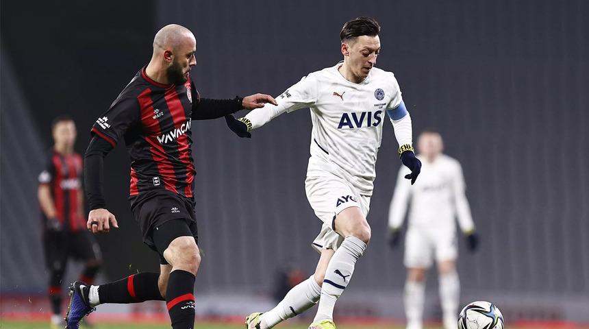 Son dakika: Fenerbahçeli Mesut Özil'den takım arkadaşlarına sert tepki! ''Yeter artık...''