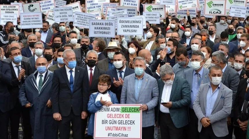 Tıbbi cihaz ve malzeme sekt&ouml;r&uuml; krizde: 'Sekt&ouml;r korkun&ccedil; durumda, bir&ccedil;ok ameliyat yapılamıyor, tedarik zinciri kırıldı'
