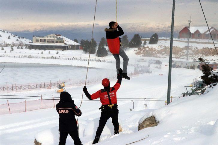 Arama kurtarma ekipleri Ergan Dağı'ndaki kayakseverlere güven veriyor G1