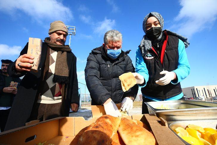 Nevşehir'de "Balık Ekmek Şenliği"nde öğrencilere hamsi ikram edildi G1