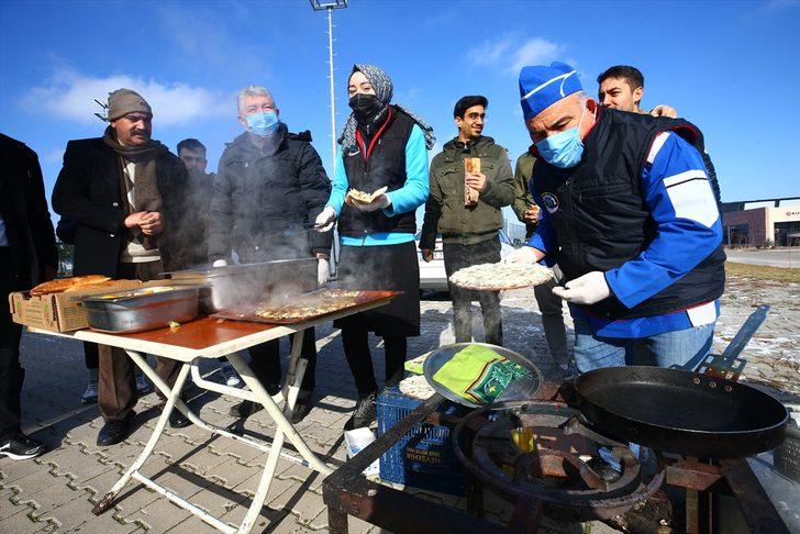Nevşehir'de "Balık Ekmek Şenliği"nde öğrencilere hamsi ikram edildi G2