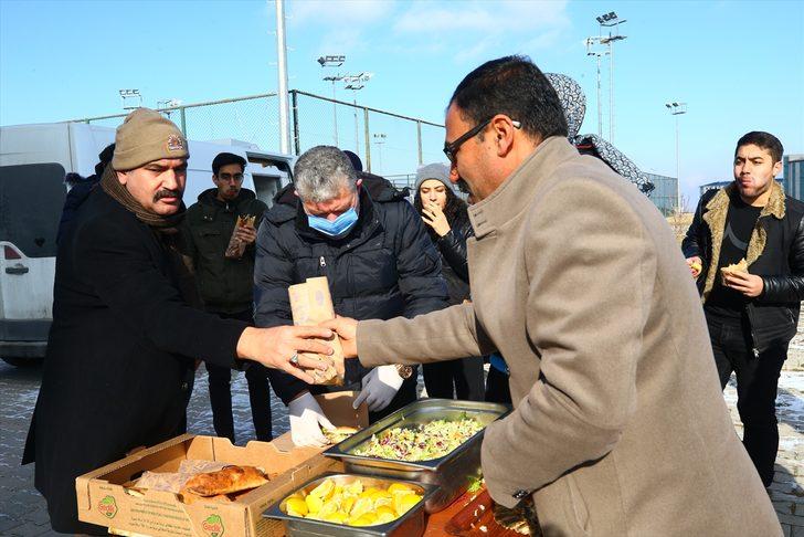 Nevşehir'de "Balık Ekmek Şenliği"nde öğrencilere hamsi ikram edildi G3