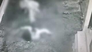 Sakarya'da yolda yürüyen kişi rögar kapağına basınca kendisini çukurda buldu