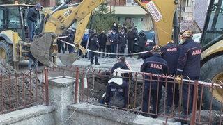 Son Dakika: Ankara'da kanalizasyon çalışmasında göçük!