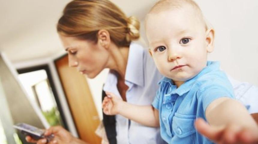 Akıllı telefonlar çocuk gelişimine zarar veriyor