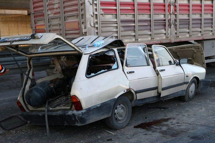 Manisa'da tıra çarpan otomobildeki 4 kişi yaralandı G2