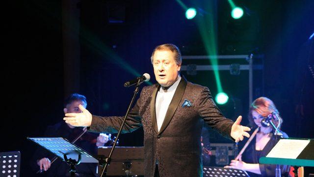 Edirne'de Yunus Emre anma etkinlikleri kapsamında Ahmet Özhan konser verdi