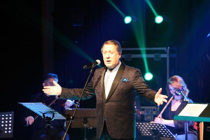 Edirne'de Yunus Emre anma etkinlikleri kapsamında Ahmet Özhan konser verdi