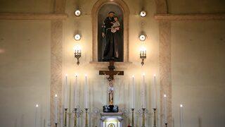 Mersin'de Katolik kilisesinde Noel ayini yapıldı