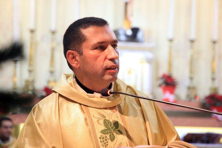 Mersin'de Katolik kilisesinde Noel ayini yapıldı G4