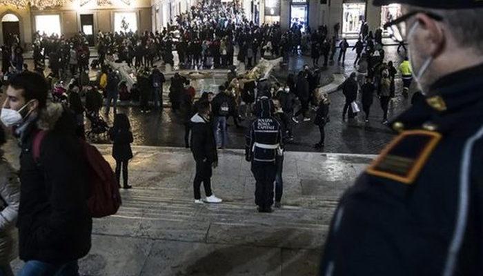 Omicron: İtalya'da açık havada yılbaşı partileri yasaklandı, gece kulüpleri kapatıldı