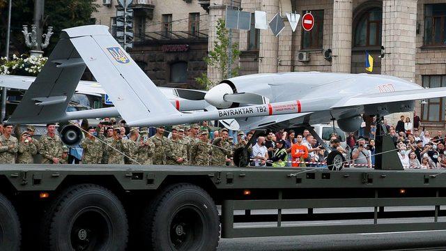 Türkiye'nin ihraç ettiği Bayraktar TB2 tipi insansız hava aracı Ukrayna'nın Bağımsızlık Günü askeri geçidinde sergilendi