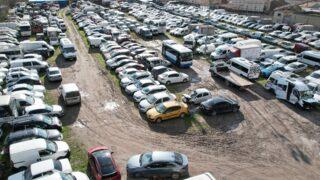 Milyonlar çöpte yatıyor! Yediemin deposundaki araçlar çürümeye terk edildi: 1 milyon TL'lik araç da var