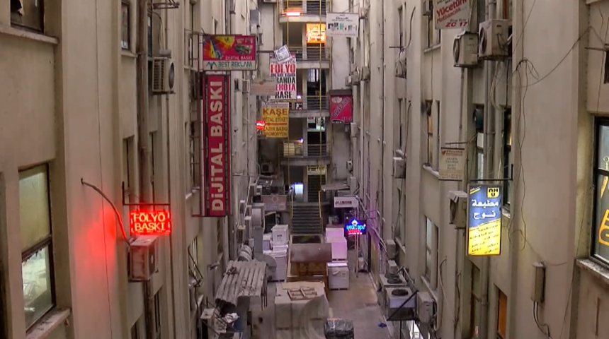 Stok isyanı! Matbaalar hammadde bulamıyor... Etiketin fiyatı 600 liradan 2 bin liraya çıktı