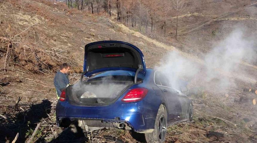 Antalya'da ilginç olay! Fotoğraf çekmek istedi, son model aracından oldu