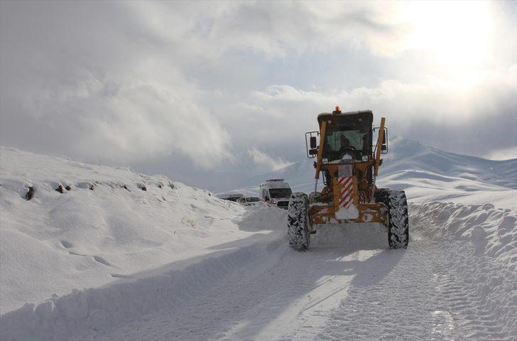 Yolu kardan kapanan mahallede omzu kırılan çoban için ekipler seferber oldu G2